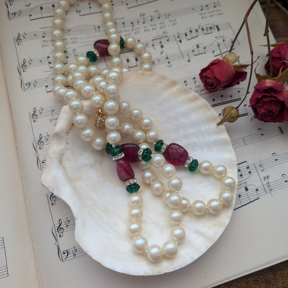 Faux Pearl and Red Green Beaded Necklace - Picture 9 of 9